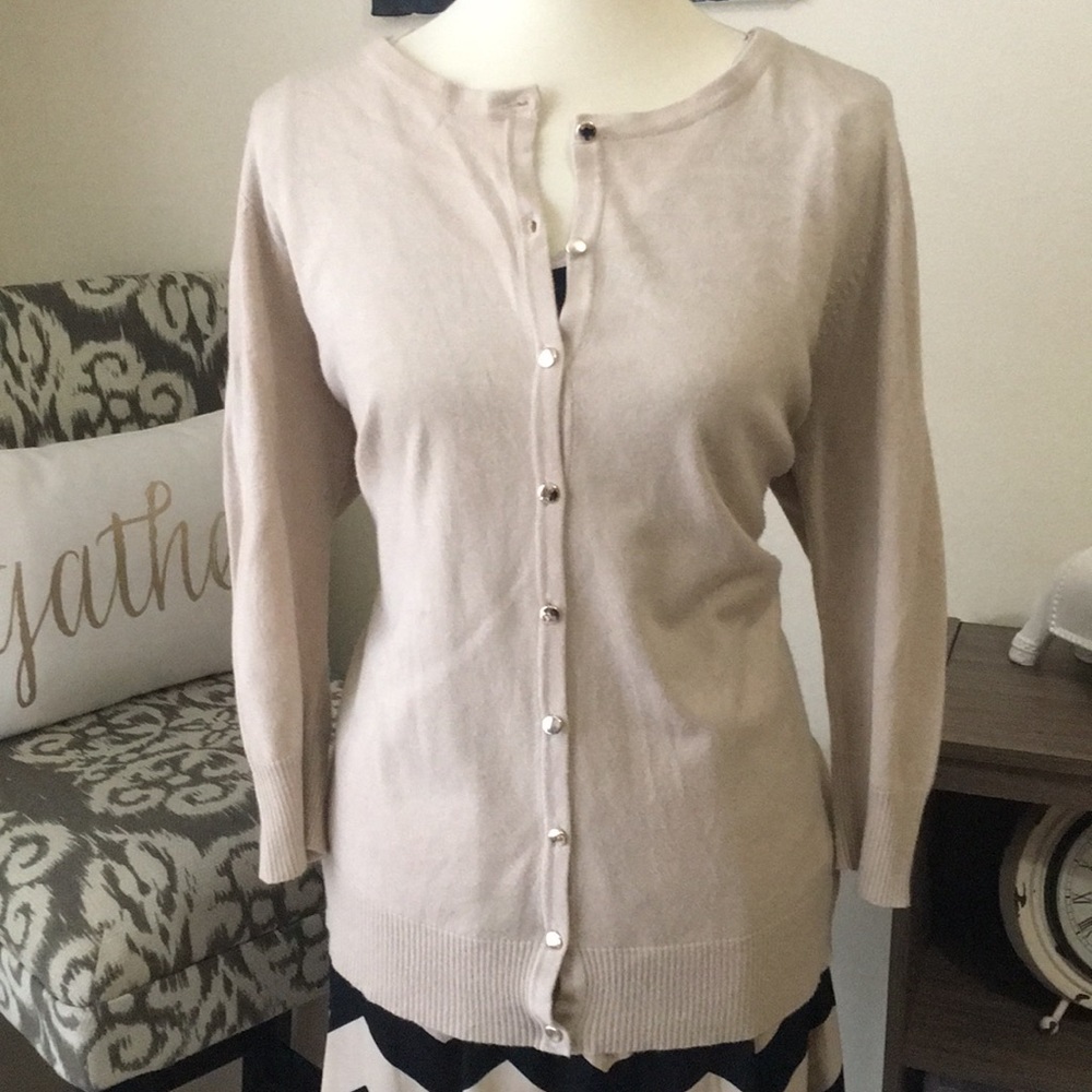 Tan cardigan‎ size 1X metallic buttons